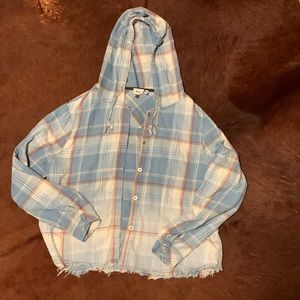 BKE plaid cropped button up. Hooded. Size M. Faded at bottoms. Super soft!